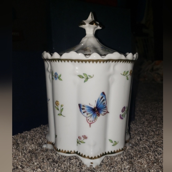 NIB Godinger & Co, Porcelain, Primavera, Gold, Bee and Butterfly Detailed Jar - Picture 2 of 9
